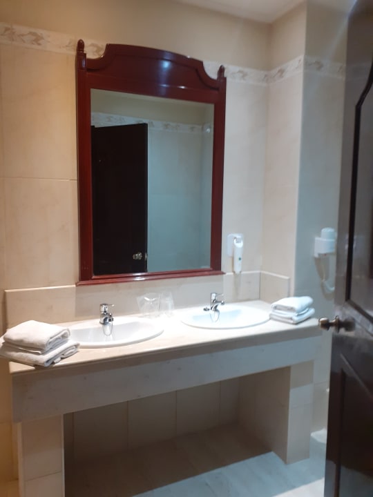 Zimmer Sandy Beach Resort