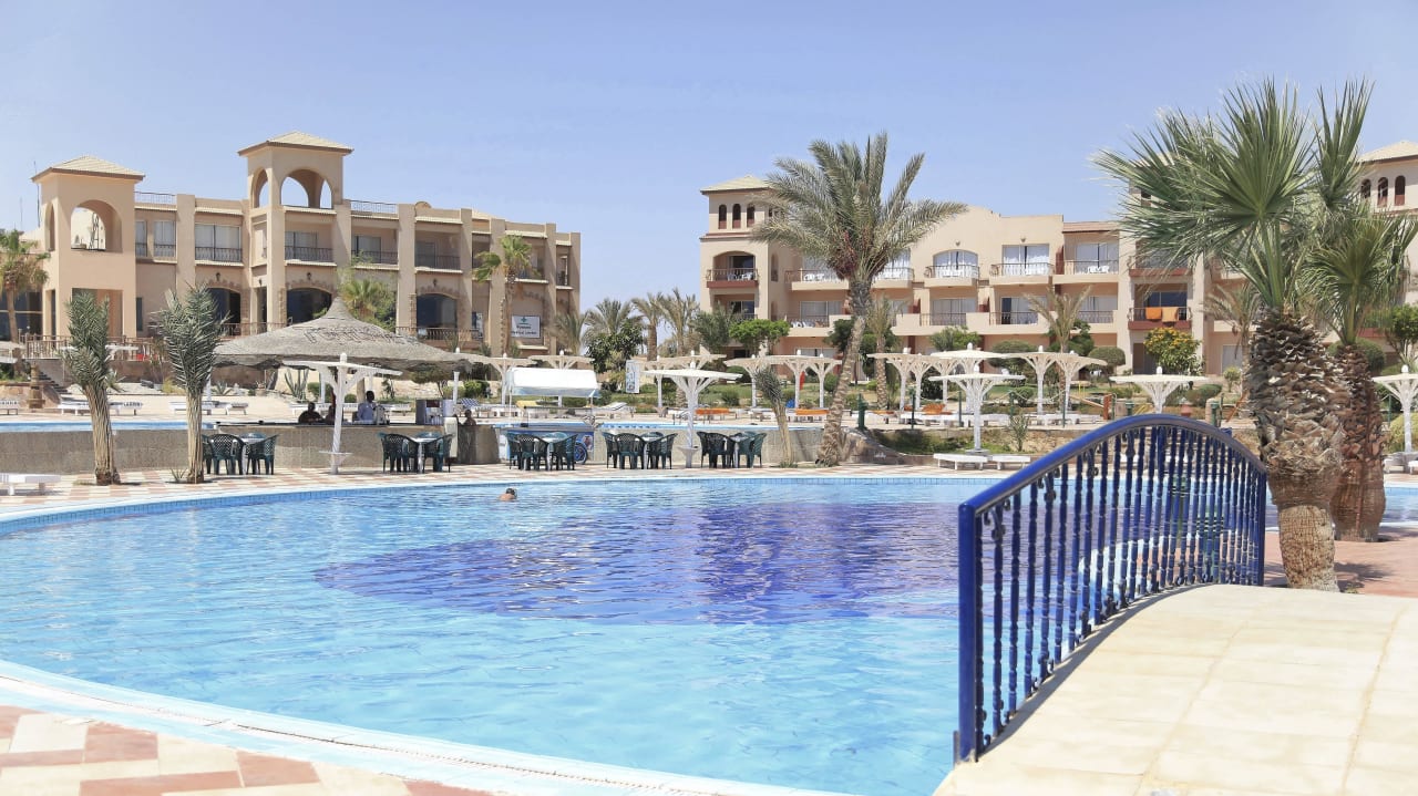 Pool Pensée Royal Garden Beach Resort