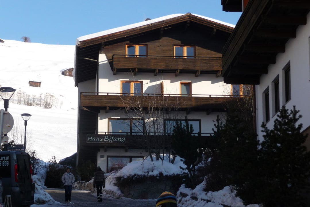 Blick vom Dorfzentrum Haus Bifang