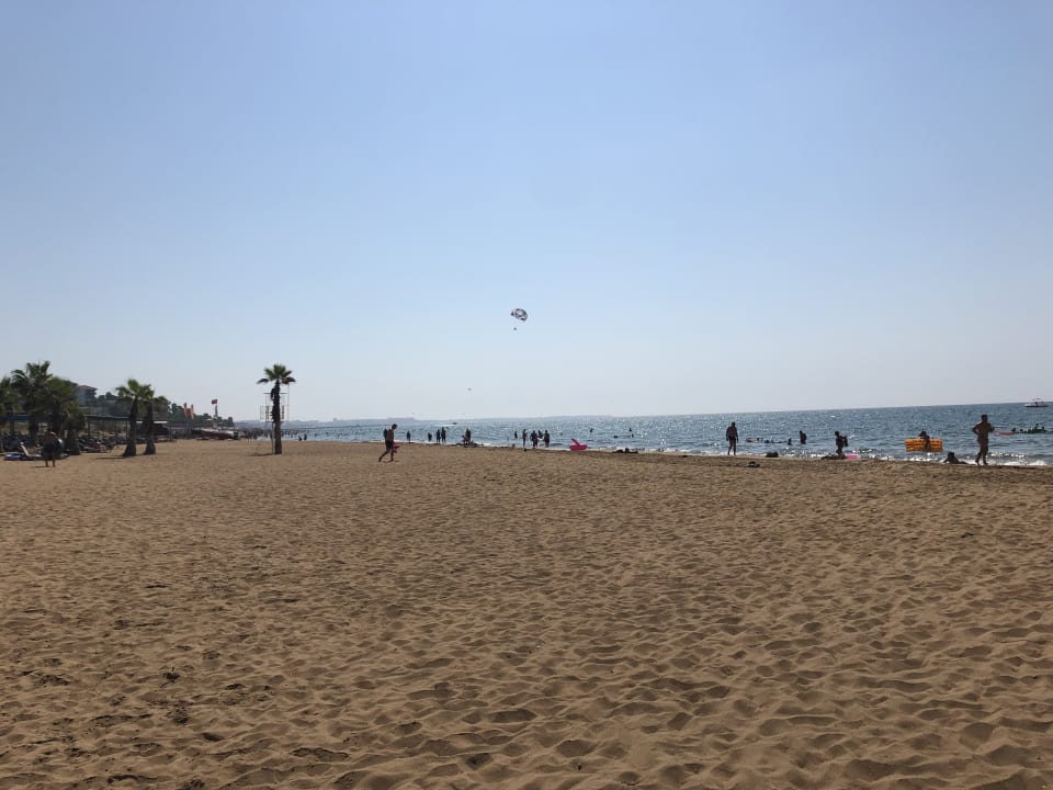 Strand Club Grand Side
