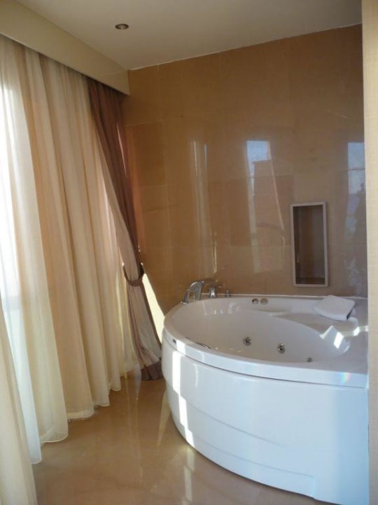 Deluxe Sherwood Dreams Resort