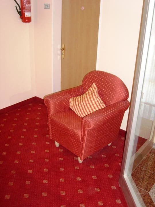 Sitzmöglichkeit im Gang Hotel Dirsch Wellness & Spa Resort