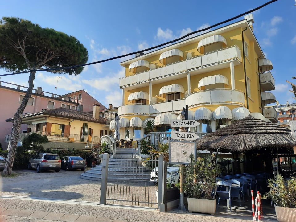 Außenansicht Hotel Le Lampare