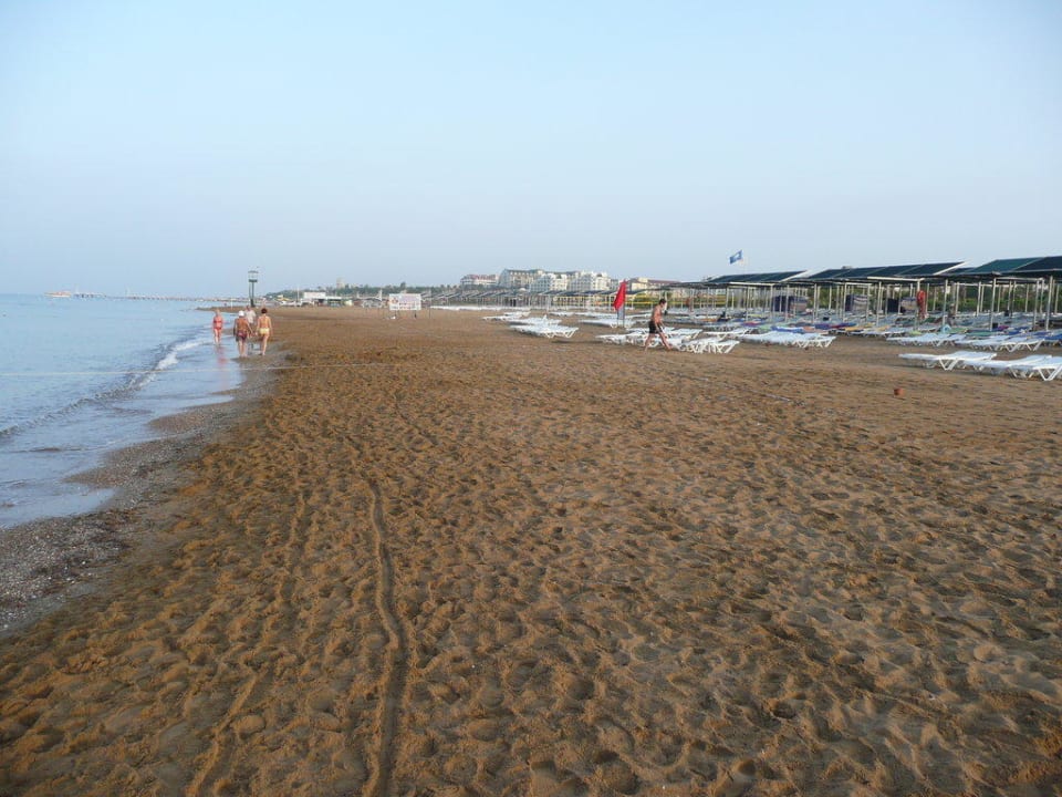 Strand am frühen Morgen VONRESORT Golden Coast