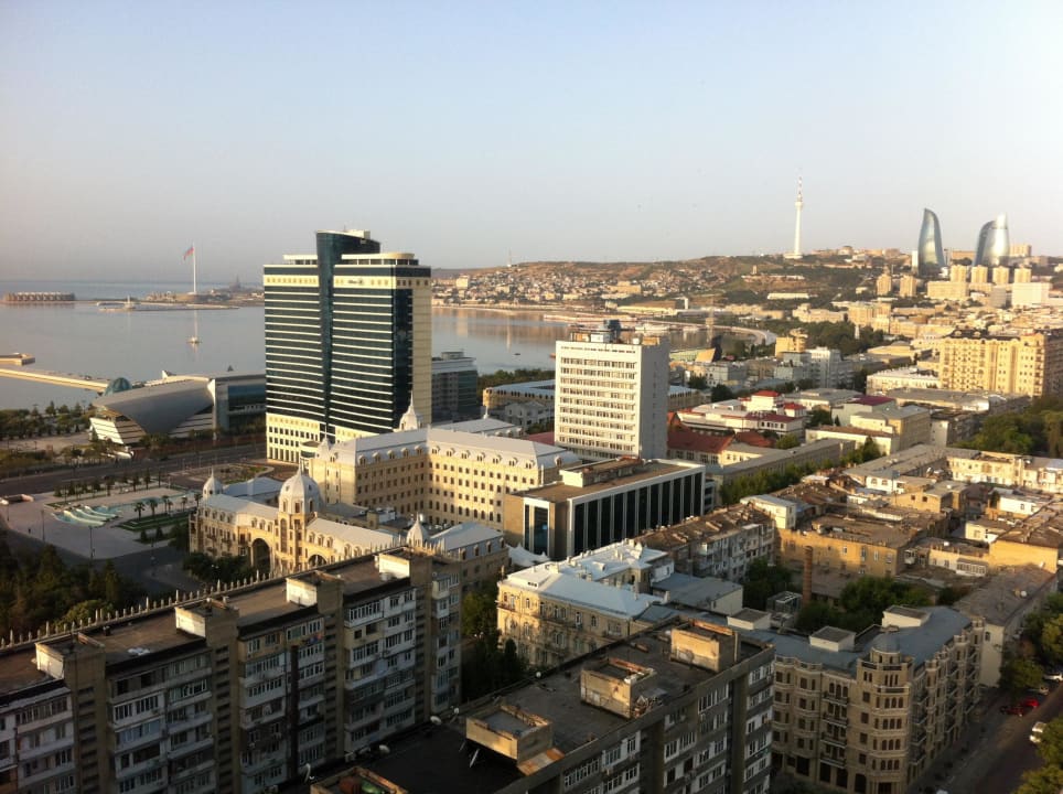 Blick vom Restaurant nach Süden The Landmark Hotel Baku