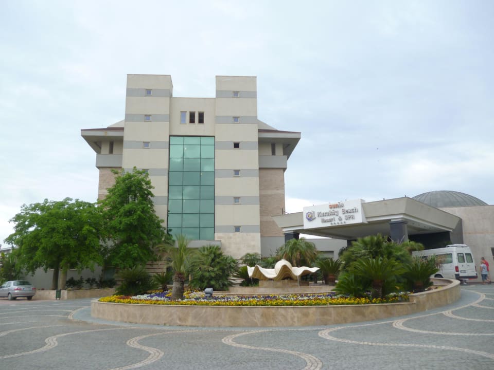 Einfahrt ins Hotel Sunis Kumköy Beach Resort Hotel & Spa