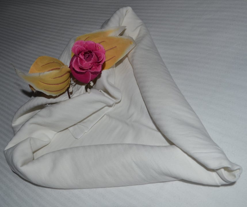 Bettdekoration Urlaubsende. Sunis Evren Beach Resort Hotel & Spa
