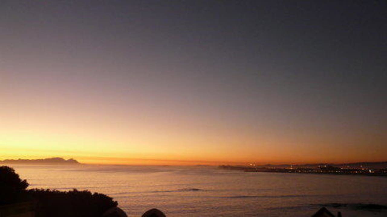 Sonnenuntergang vom Balkon Guest House Berg en Zee