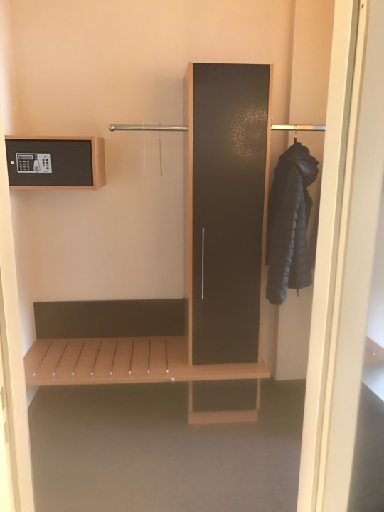 Schrank Hotel NH Düsseldorf City
