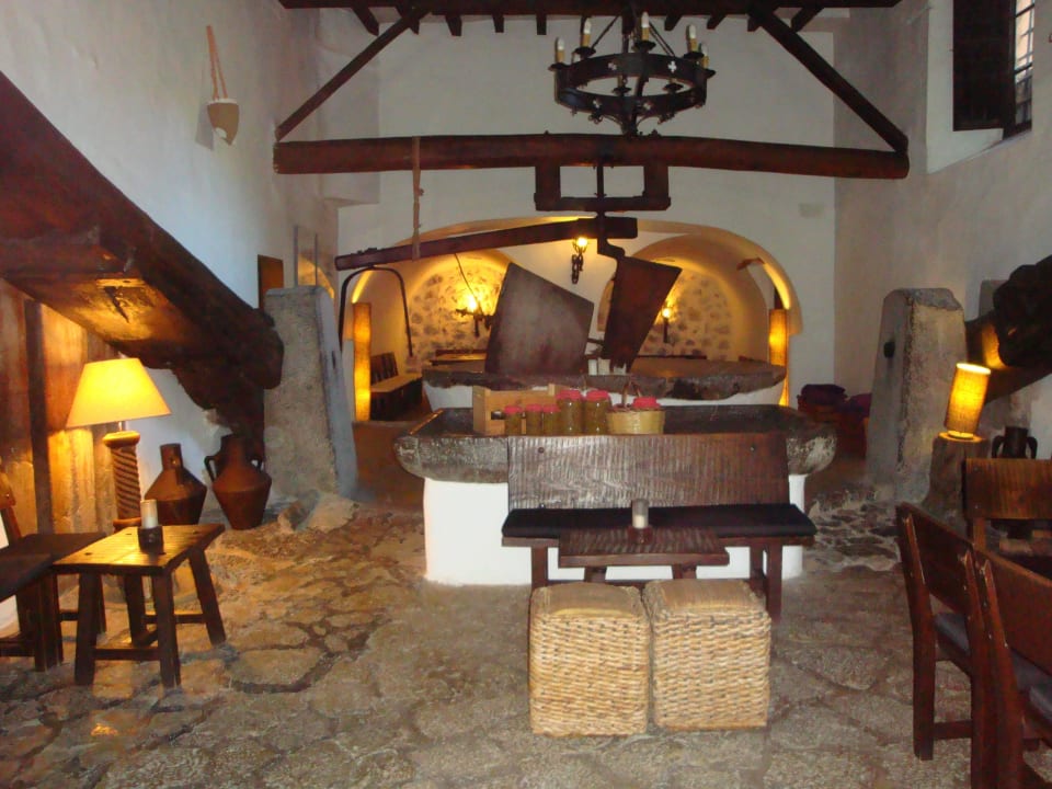 Aufenthaltsraum neben der Bar Hotel Es Port