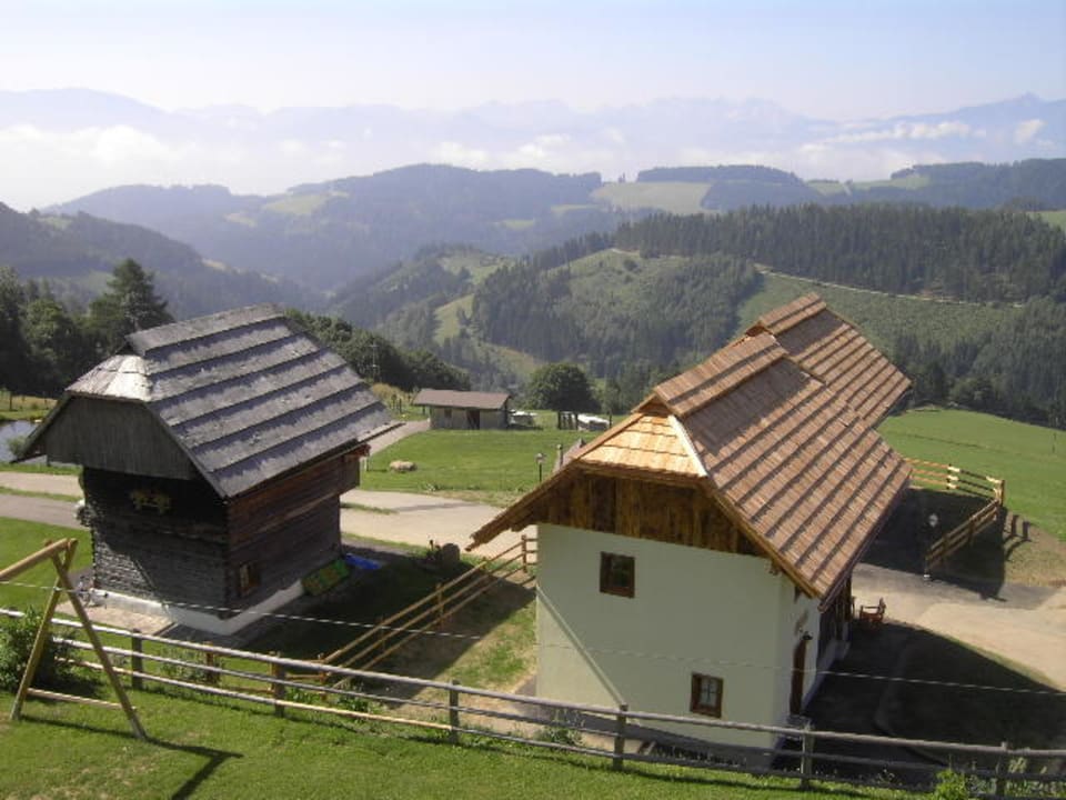 Blick auf die Hütten Familien Resort Petschnighof - Familotel Kärnten