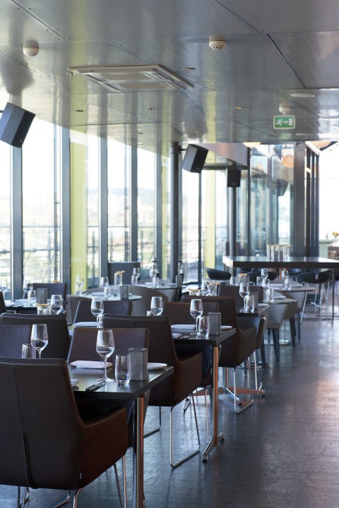 Top Floor Restaurant Quality Hotel 33