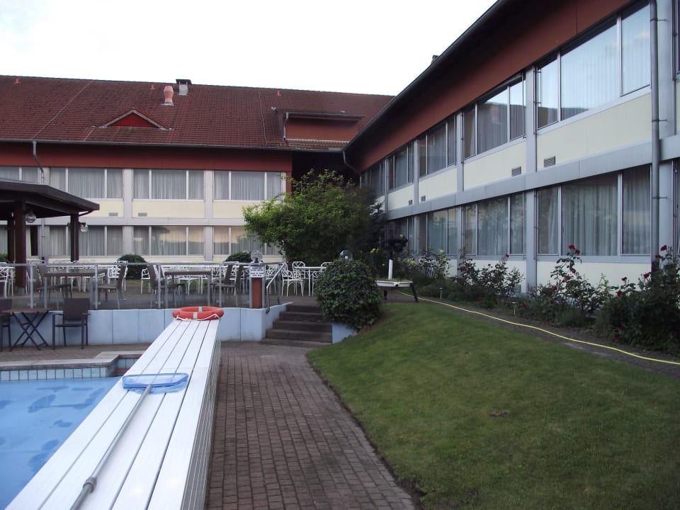Von der Poolanlage Leonardo Hotel Heidelberg-Walldorf
