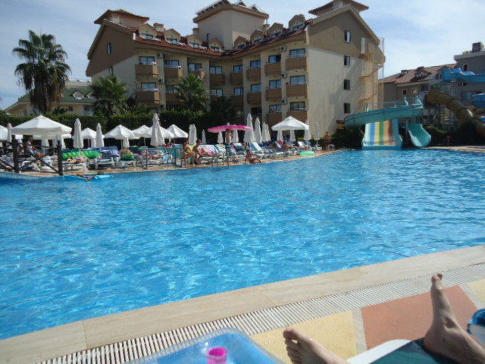 Pool am Morgen Grand Seker Hotel