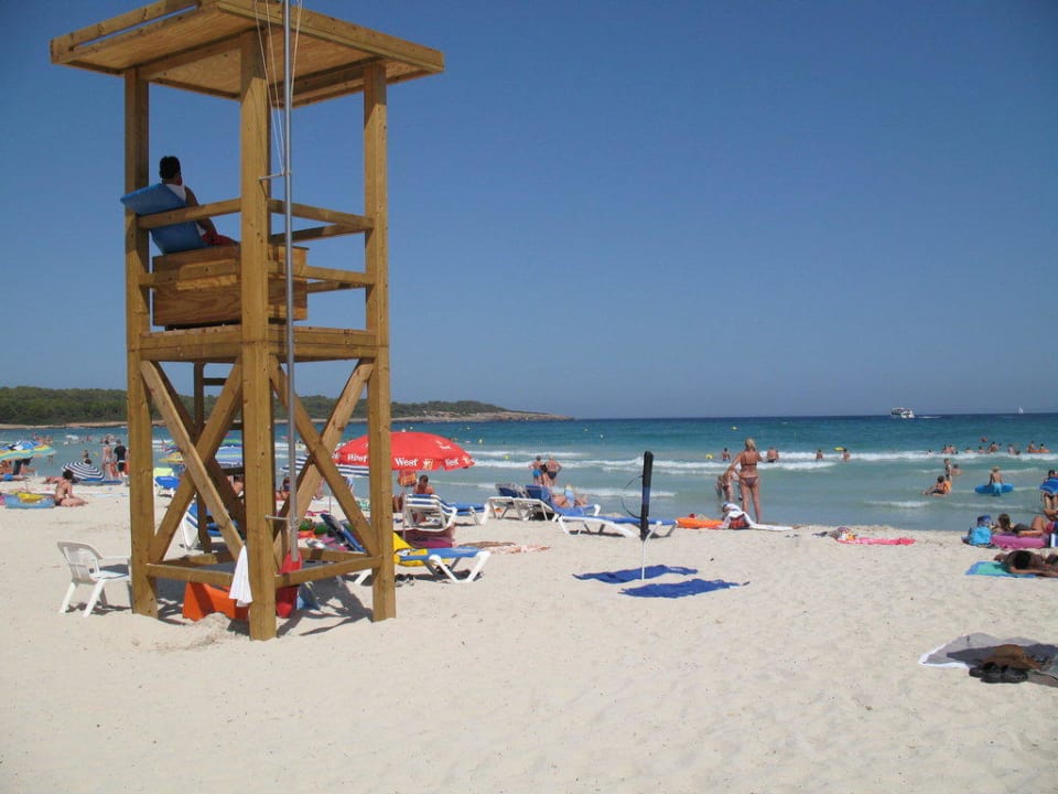 Strand mit Wachturm/Sanität/Rettung Hipotels Mediterraneo Club