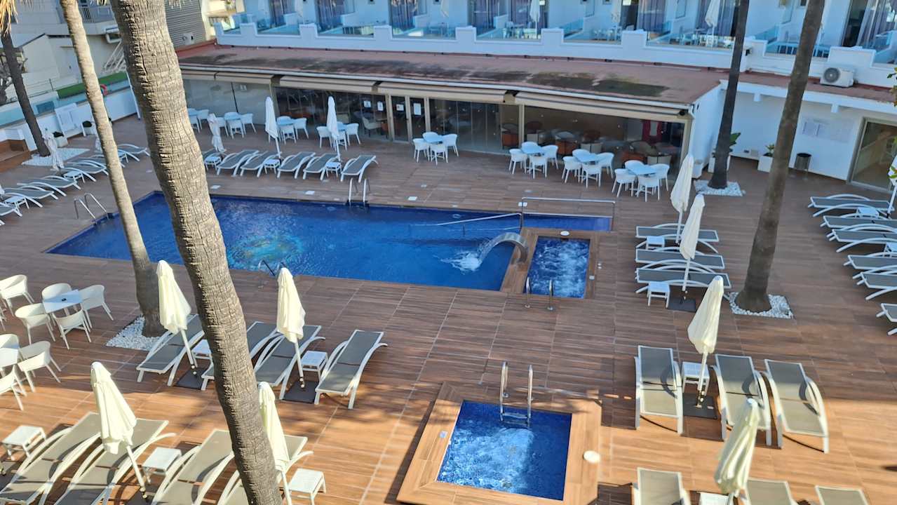 Pool Metropolitan JUKA Playa Aparthotel