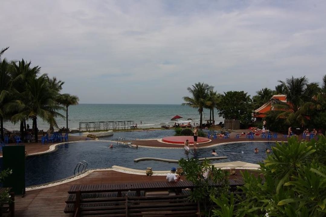Blick auf Strand und Restaurant Khaolak Laguna Resort