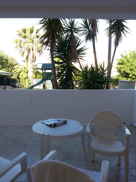 Zum Garten aber sehr große Terrasse Monica Isabel Beach Club