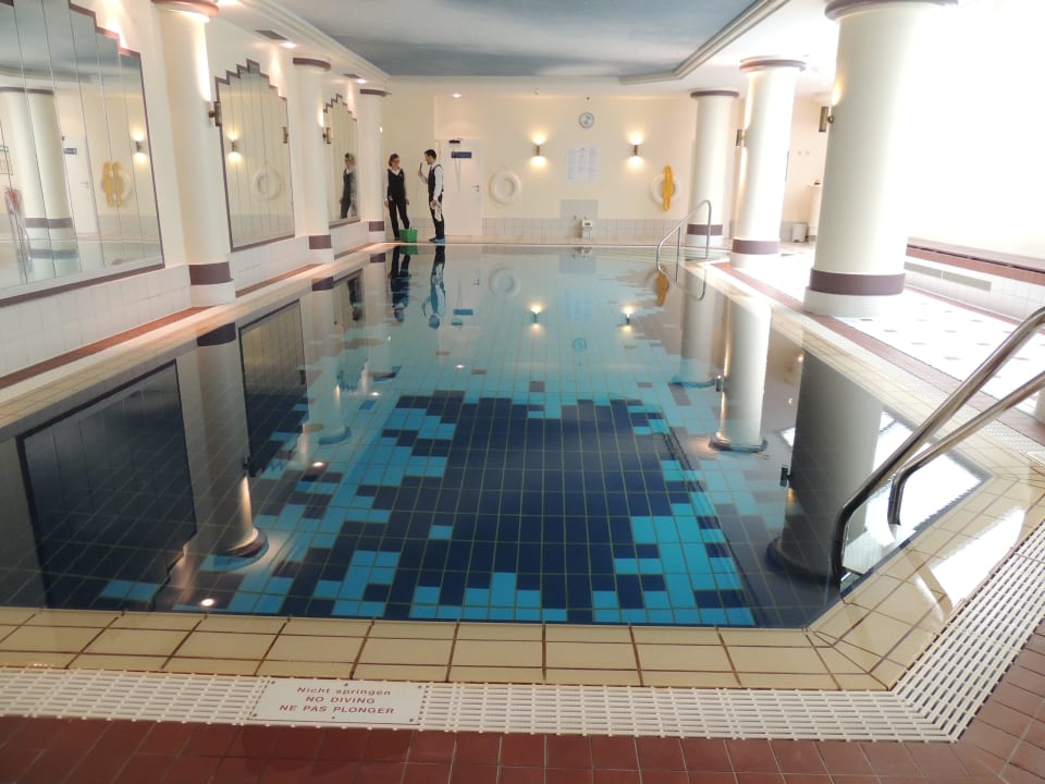 Swimmingpool Crowne Plaza ® Hamburg - City Alster