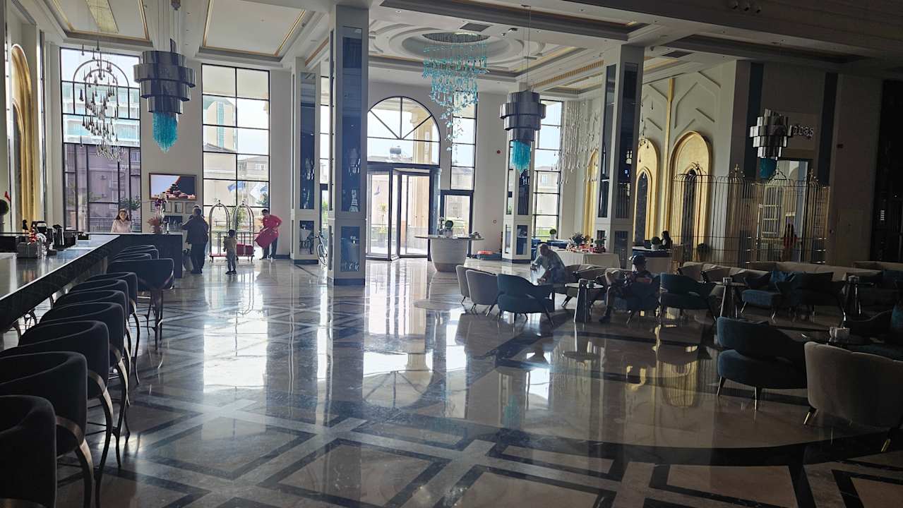 Lobby Serenity Queen Hotel