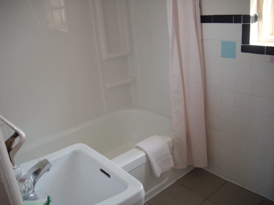 Bad zu Zimmer 115 Traveller's Hotel