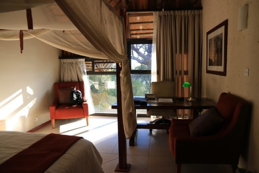 Schlafzimmer der Suite Okavango Hotel Mowana Safari Lodge