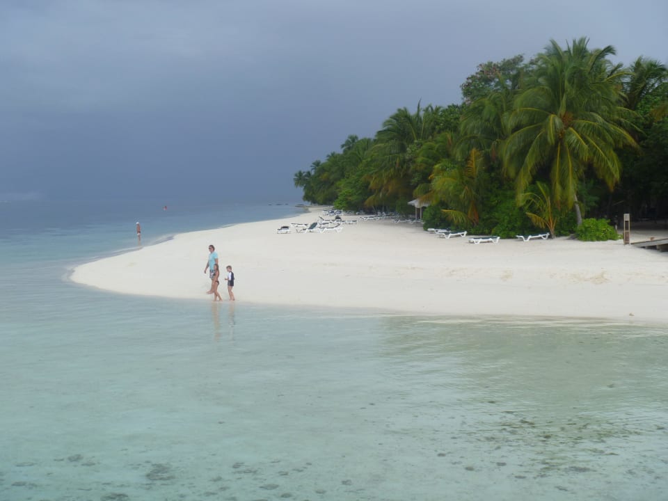 Ende der Nordseite bei den Wasserbungalows Vilamendhoo Island Resort & Spa