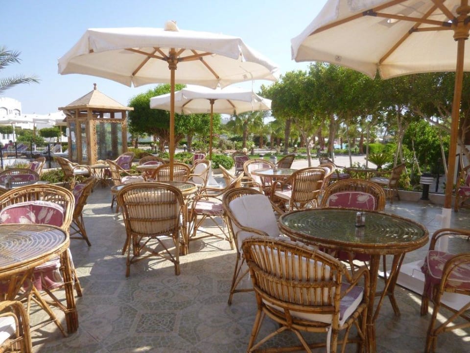 Außenterrasse Hauptrestaurant Happy Life Village