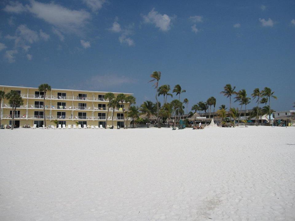 Hotel Outtrigger Beach Resort Hotel Outrigger Beach Resort