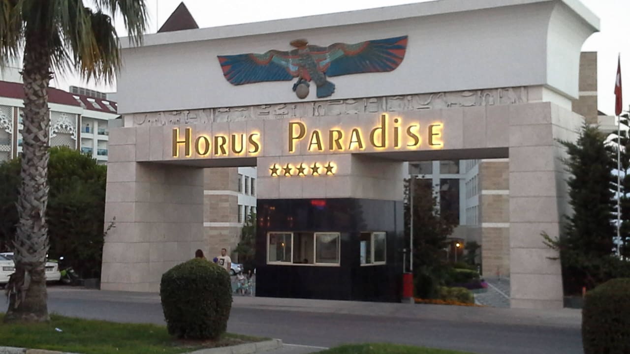 Haupteingang Horus Paradise Luxury Resort & Club