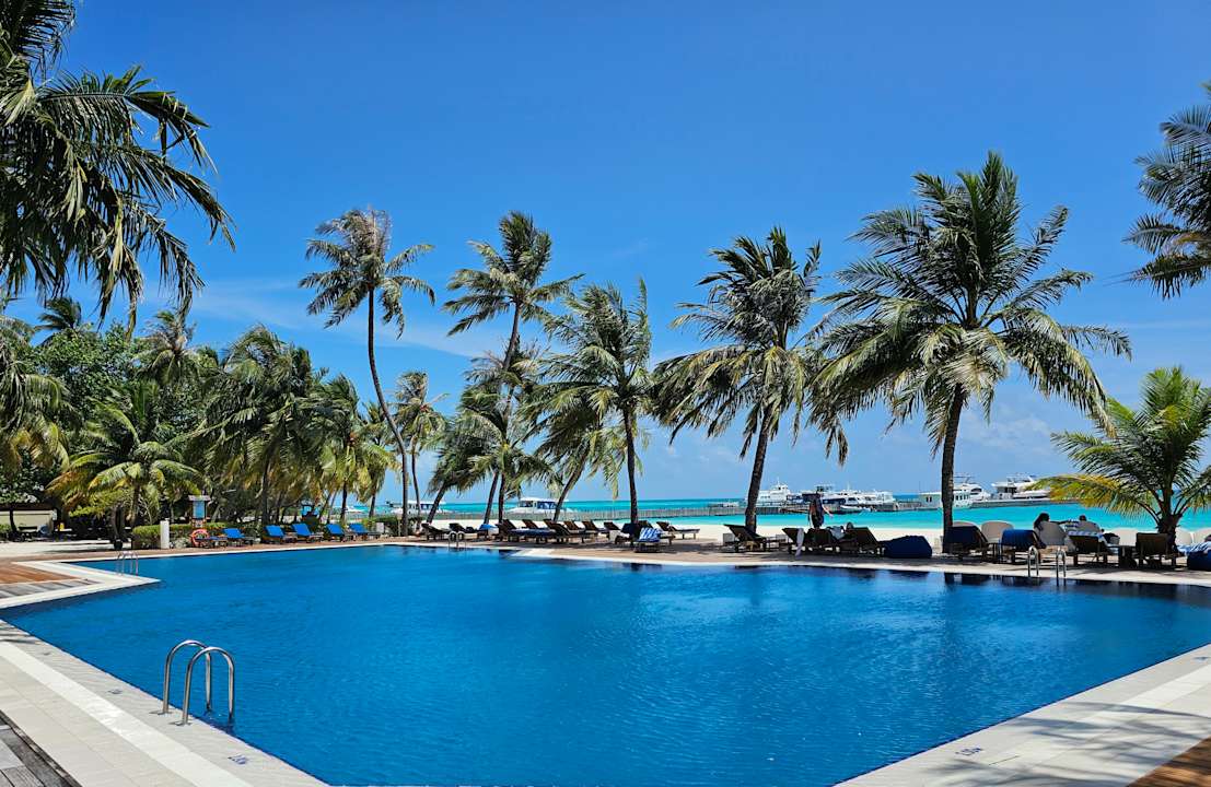 Pool Meeru Maldives Resort Island