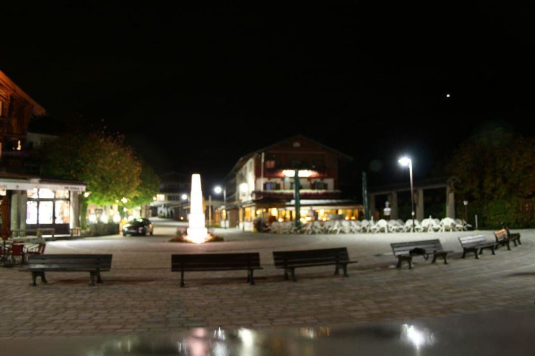 Ansicht des Hotels bei Nacht Hotel Königssee