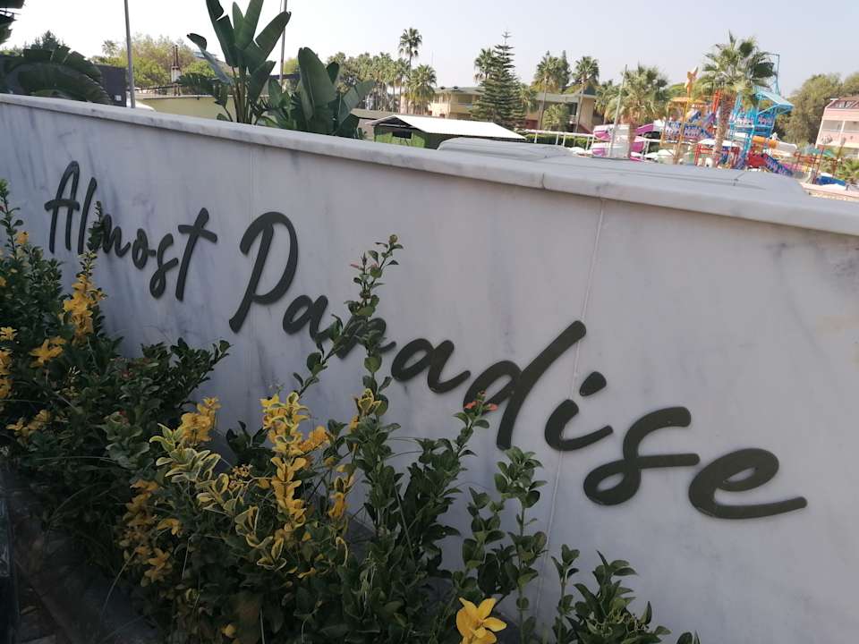 Außenansicht Rubi Platinum Sign