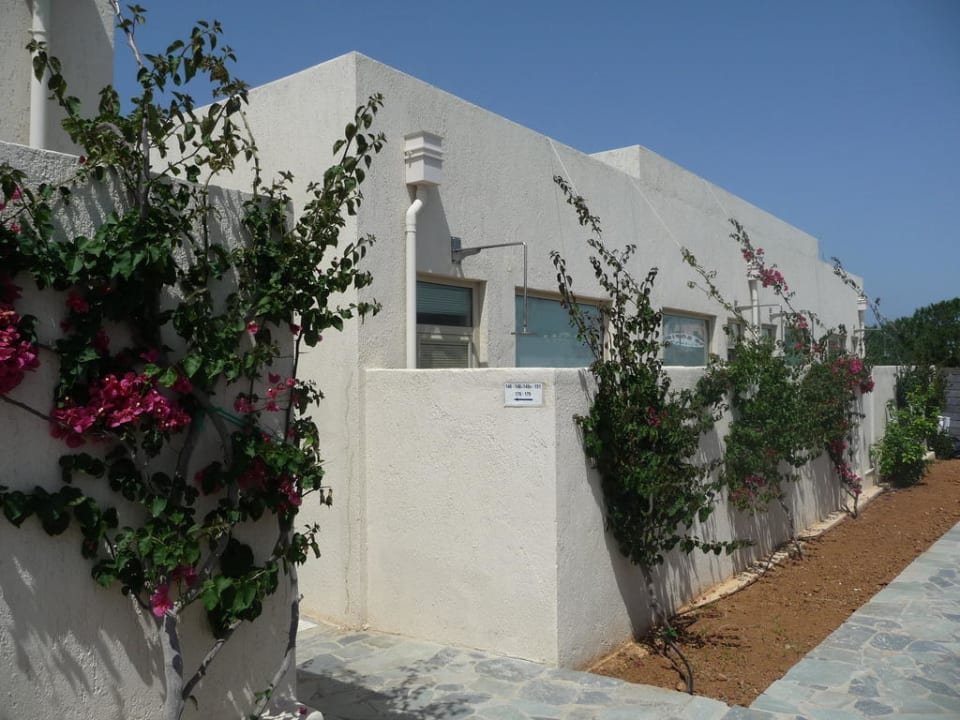 Alejka w stronę basenu Knossos Beach Bungalows Suites Resort & Spa