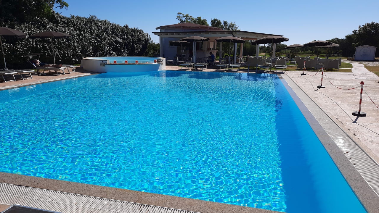 Pool Club Hotel Li Suari