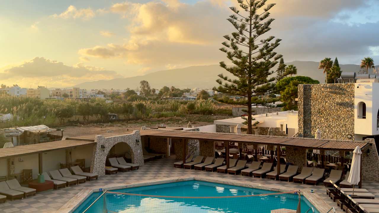 Pool Gaia Garden Hotel