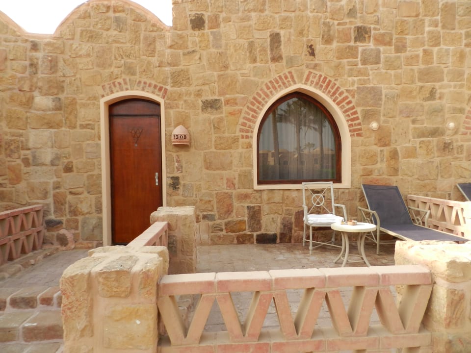 Terrasse vor dem Zimmer Mövenpick Resort El Quseir