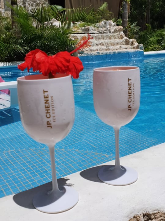 Pool Gästehäuser Santi Tour