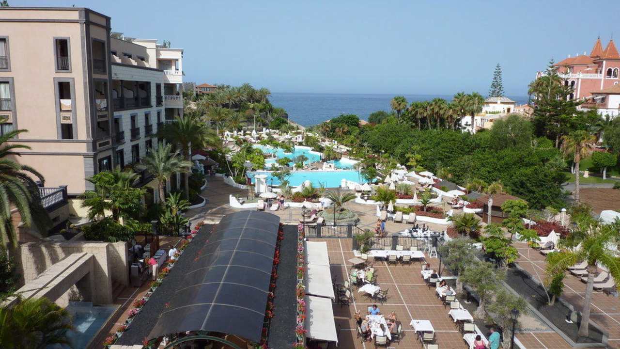 Außenbereich Restaurant und Pool Gran Tacande Wellness & Relax Costa Adeje