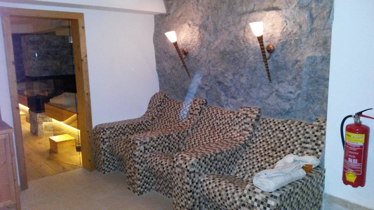 Sauna Vitalwelt  Vorraum  Hotel Berghof