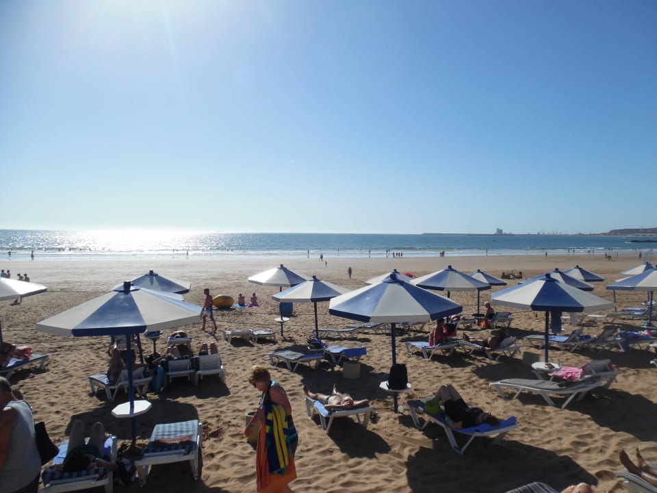 Stehend von der Promenade Dunes D'or Ocean Club