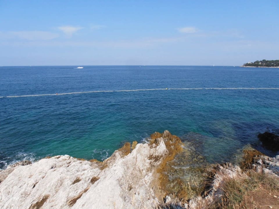 Erholsamer Spaziergang am Meer Rubin Hotel