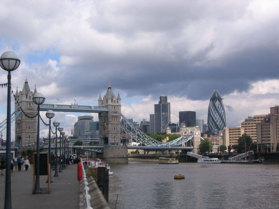 Die Tower Bridge und das Hotel "The Tower" The Tower - A Guoman Hotel