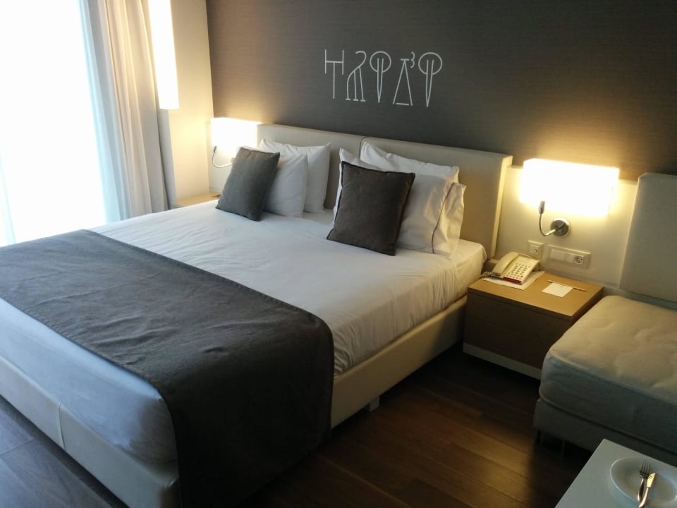 Bett Avra Imperial Hotel