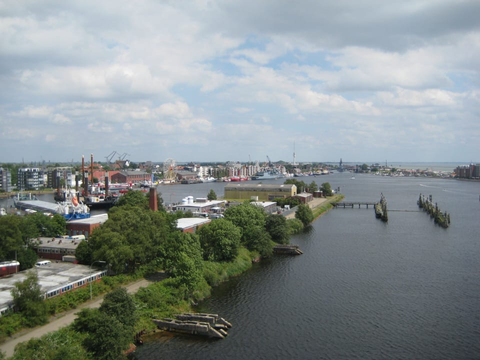 Großer Hafen mit Kaiser-Wilhelm-Brücke ATLANTIC Hotel Wilhelmshaven