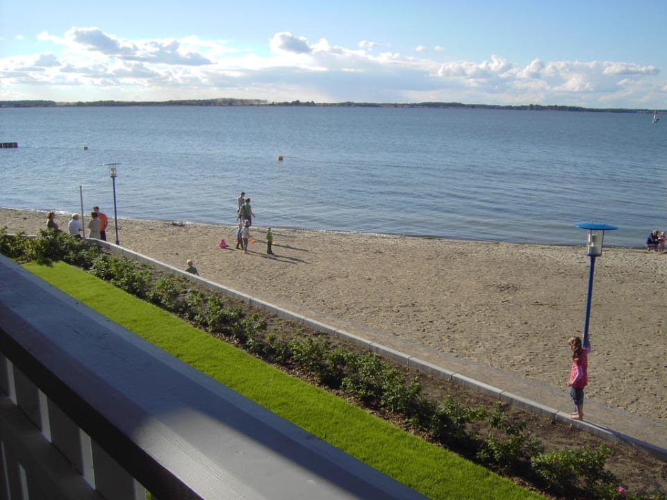 Strand, links Ferienpark Müritz