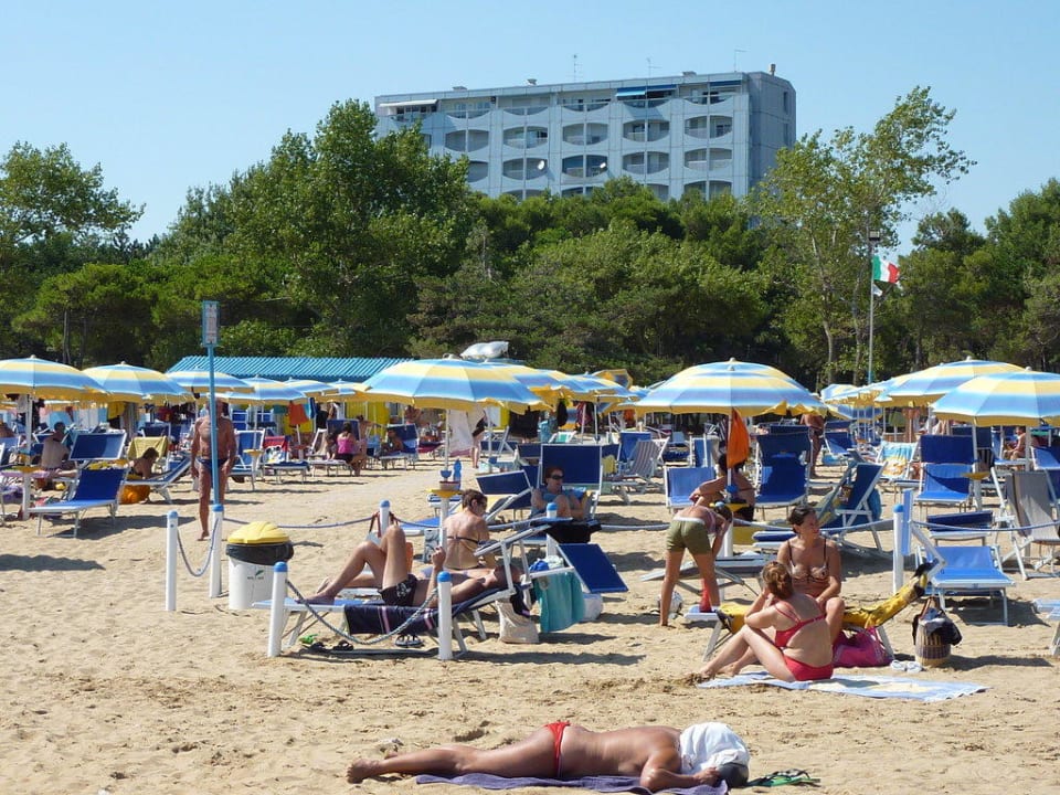 Blick vom Strand zum Hotel Hotel Colorado