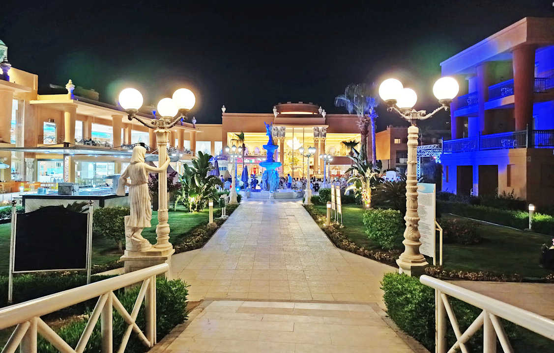 Gartenanlage Hotel Titanic Palace