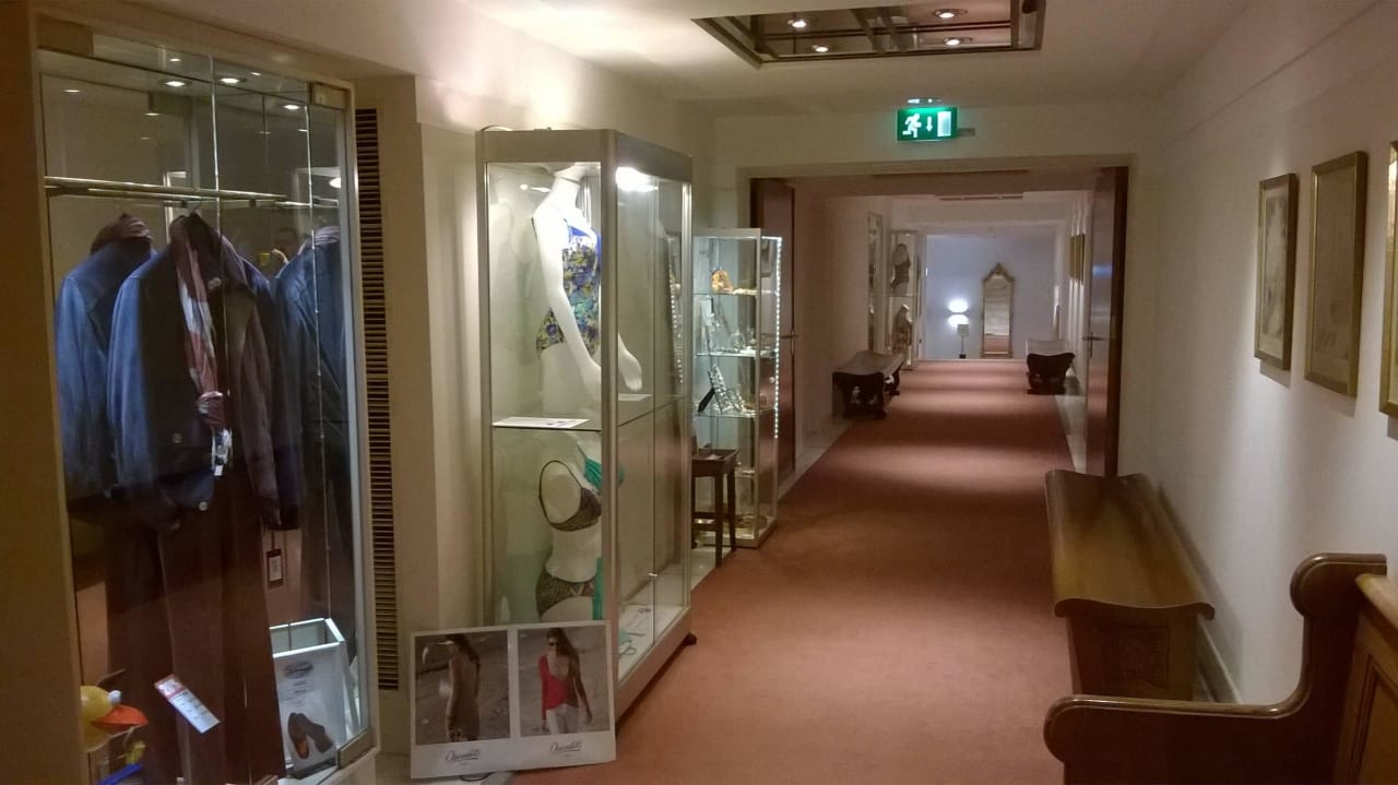 Flur, Weg zum Frühstücksraum Steigenberger Hotel & Spa Bad Pyrmont