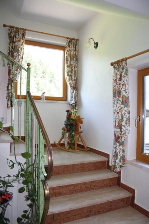 Reizender Stiegenaufgang Hotel Pension Timmelbauerhof